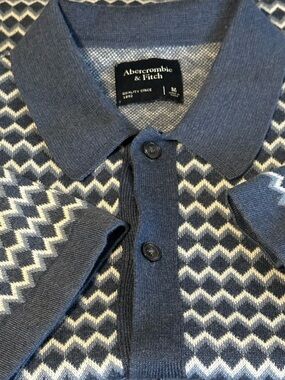 Abercrombie & Fitch Blue and White Zigzag Zip Polo Sweater